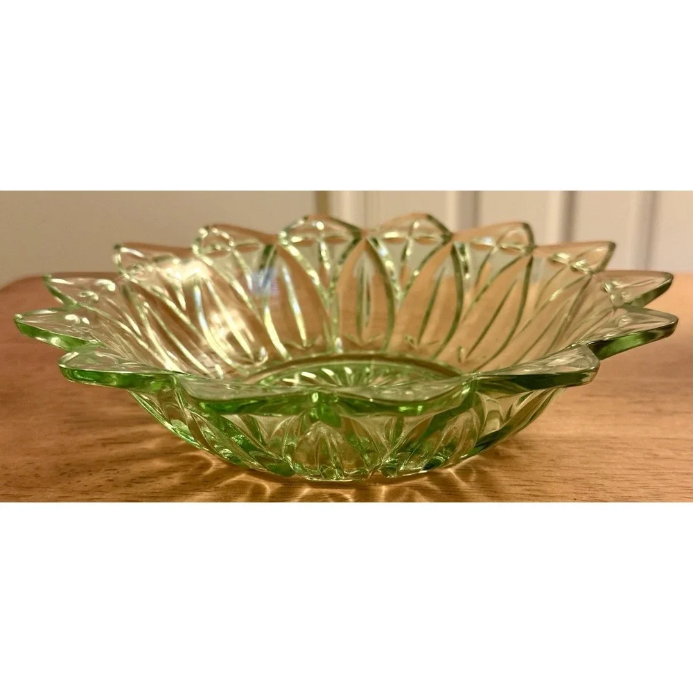 Vintage Federal Glass Petal Bowl ‎ 8